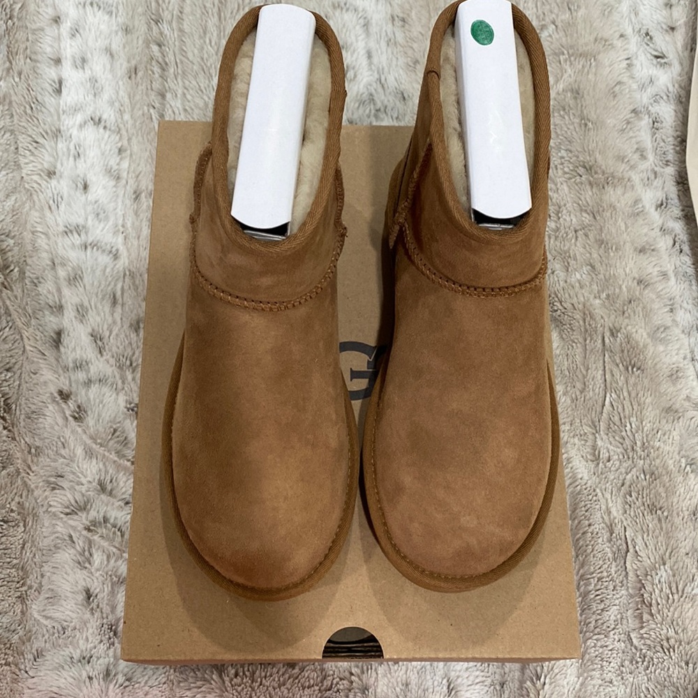 UGG Classic Mini